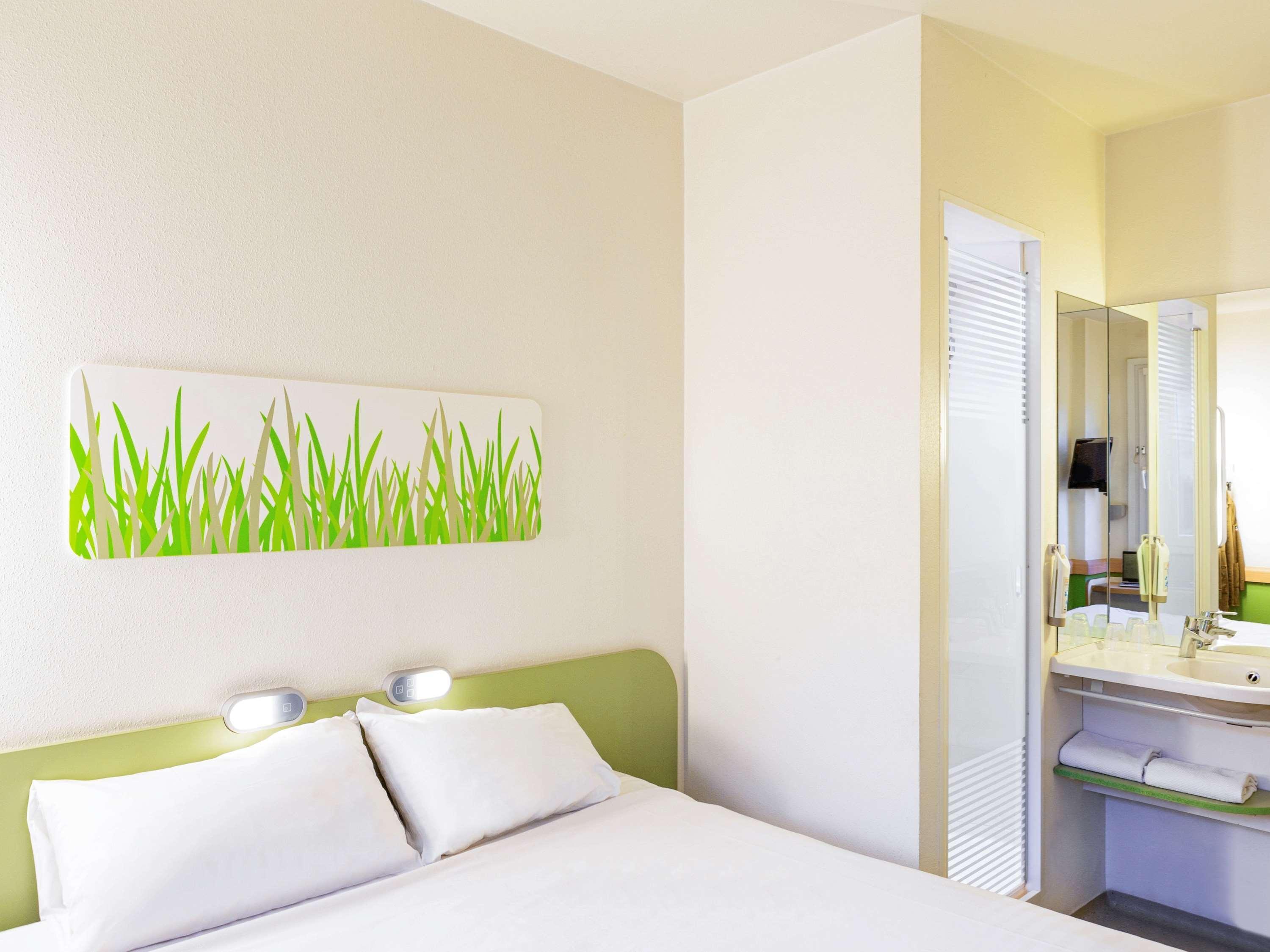 Ibis Oviedo Hotel Bagian luar foto